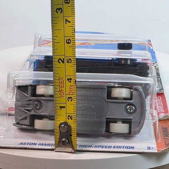 Hot Wheels Die-Cast Car Collection: 68 Lotus Type 49 Dimachinni Veloce & Aston M - Picture 16 of 16